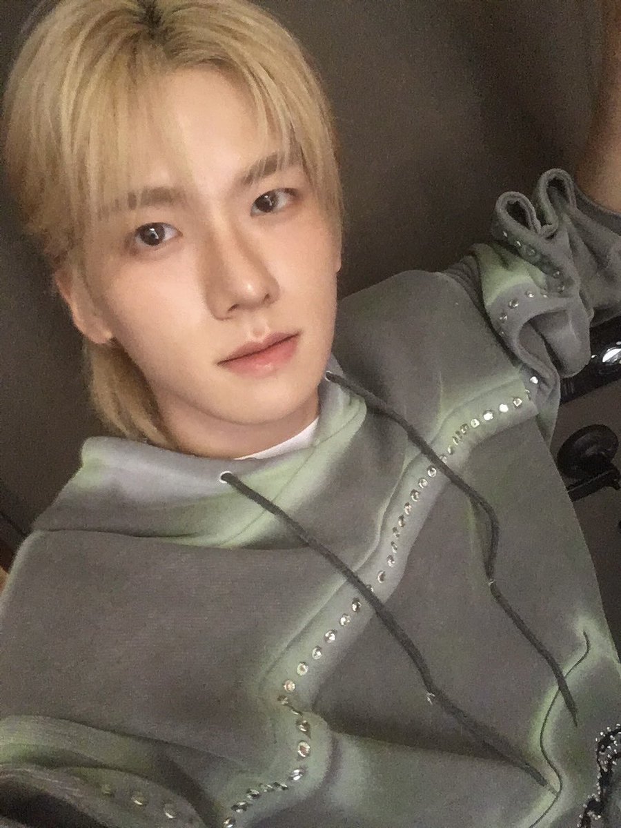 NewBeat_twt's tweet photo. [#홍민성]

오늘도 즐거웠다!!!
오늘 묶음머리와 치크가 넘 맘에 들어😚 https://t.co/WqHBwgp9x1