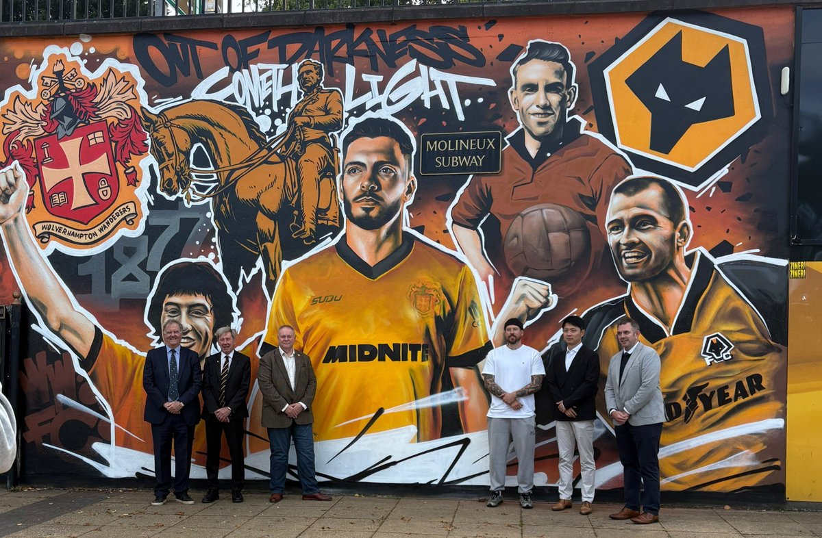 wolvesfancast's tweet photo. Nathan Shi and members of the club were in attendance today for the unveiling of a new Wolves mural next to the Molineux Subway.
BOSTin that is @artworkbyjoe
π¨ π« πΊ #wwfc https://t.co/nE0pEF8vvc