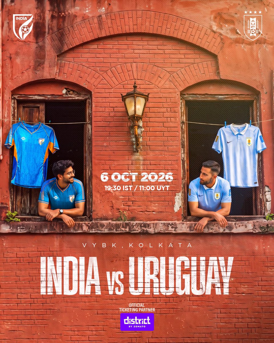 IndianFootball's tweet photo. The #BlueTigers meet La Celeste in Kolkata. 🇮🇳🇺🇾

#INDURU #IndianFootball https://t.co/5fBCJDTh8l
