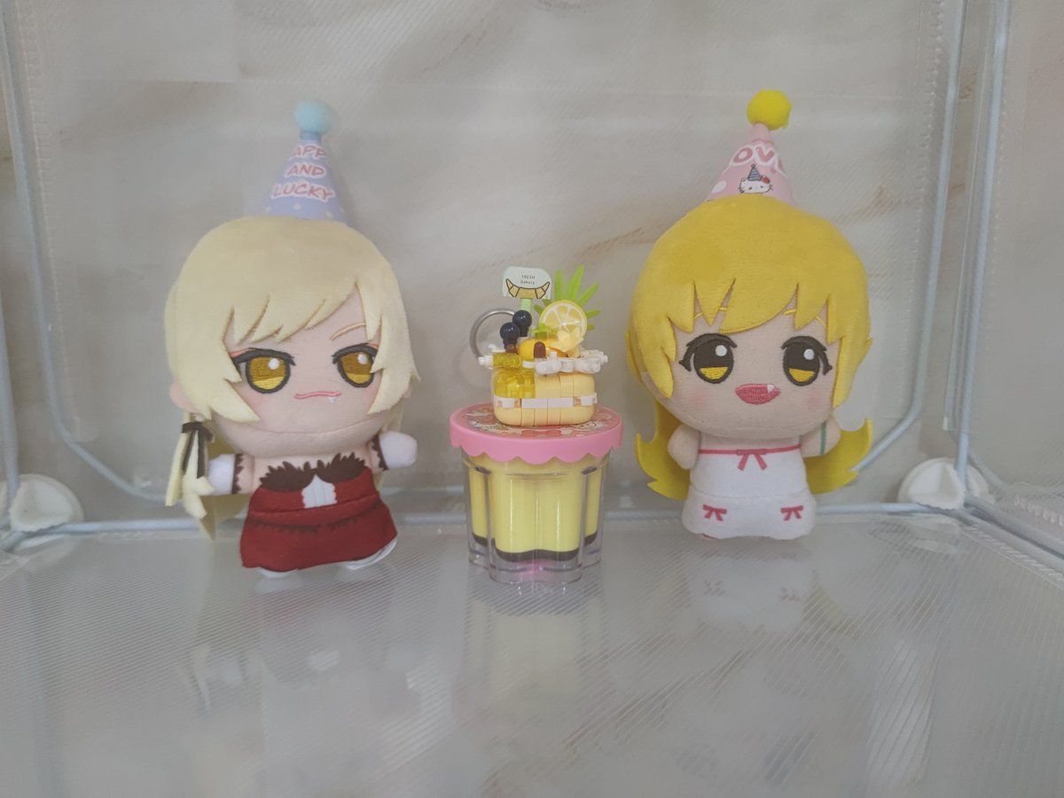 Cienban's tweet photo. I bought and assembled a mini cake, maybe it was too little https://t.co/mX14pHs8Rg