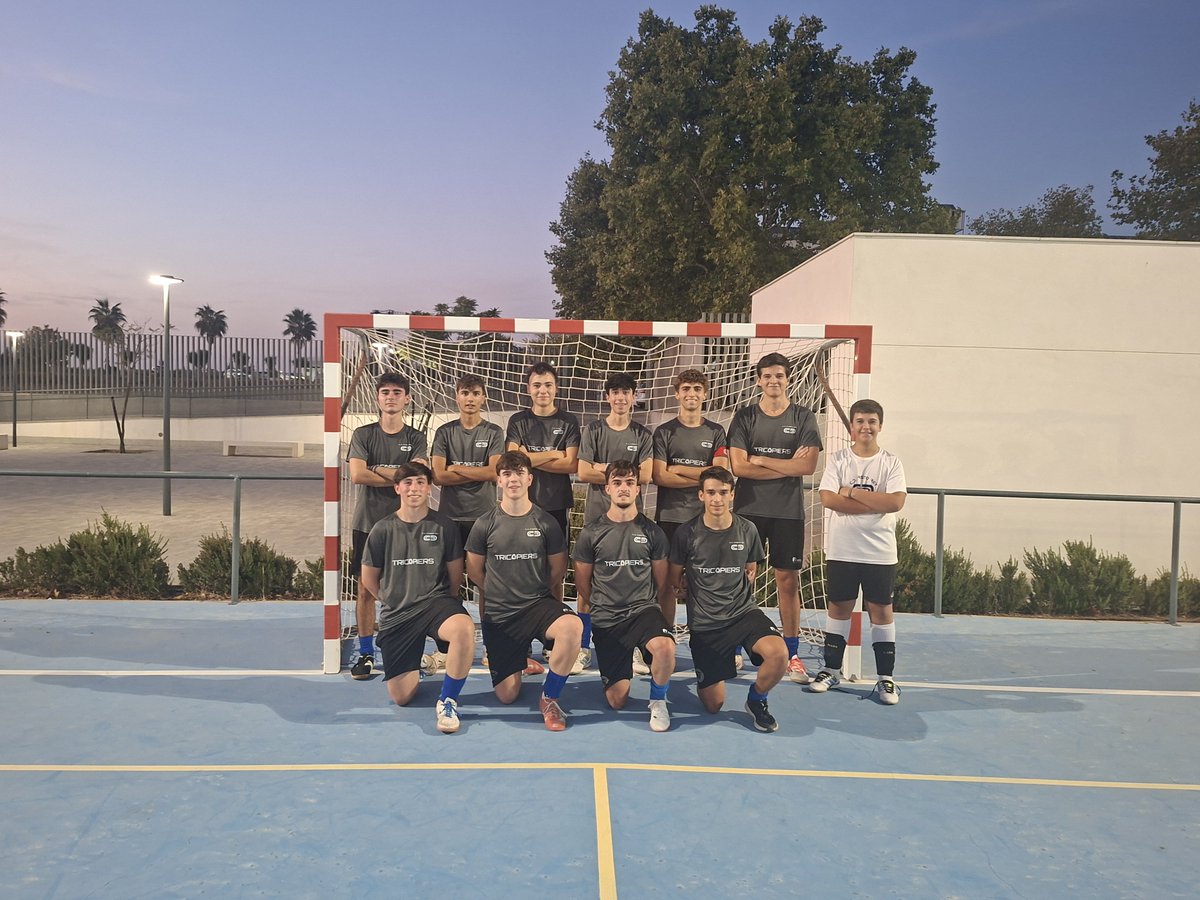 Cdcristorey's tweet photo. Nuestro Juvenil Fútsal completó su primer test de pretemporada ante los amigos de la @Escuelaisidrore .

El equipo comienza a acumular minutos en las piernas y afianzando el modelo de juego. https://t.co/zwAePK1N19