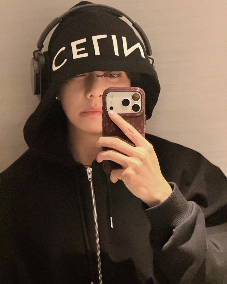 vntaura's tweet photo. prettiest boy <3 https://t.co/0bFgk9zNwj
