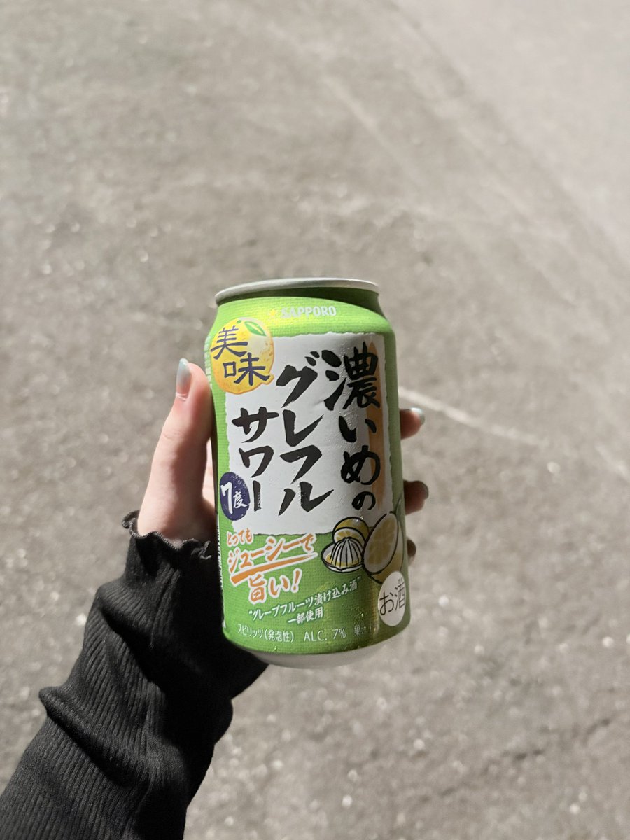 nymi1w's tweet photo. ダメ元でコンビニでお酒買ったら年確されずに買えてがち最高だった https://t.co/qAv8UdVVN2