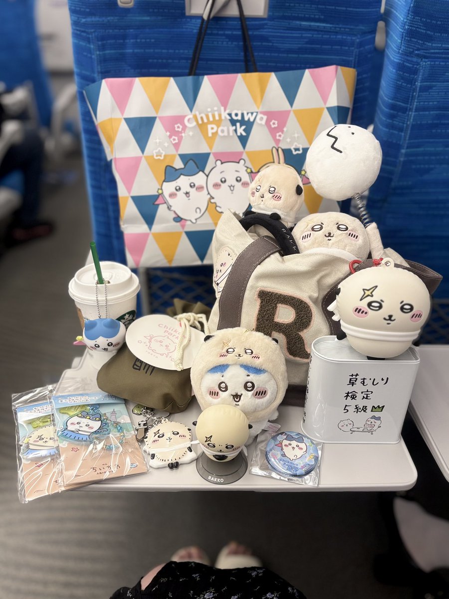 chamchamnel's tweet photo. ちいかわパークとスカイツリー購入品🤩✨
剣ポーチ売り切れててショックだったけどびんよよ貰えたし自引きもいっぱいできたし大満足꒰ᐡ > ̫ o̴̶̷̤ ᐡ꒱ https://t.co/3pfmCVJuen