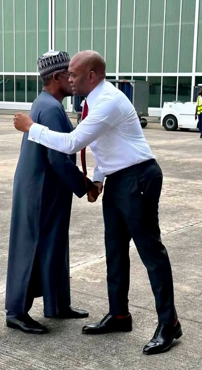 ishaqsamaila5's tweet photo. Immediately Dangote Refinery started selling fuel and making money, 

Tony Elumelu bought Seplat Energy one of Nigeria’s largest independent oil and gas companies,

and doubled its valuation from about $500 million to over $1 billion in a year.

Make sure your friends give you updates too.

One buys crude oil.

The other one explores the oil.

If you calculate you will understand￼

It’s control 

Relationships make you rich, not money.