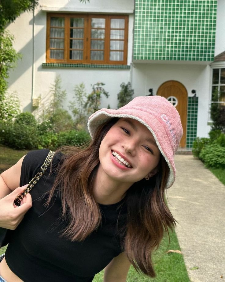 iluvbexcky's tweet photo. You deserve a world that treats your heart gently 🤍✨ May every step toward your dreams be filled with happiness. I hope all the silent struggles you carry fade away, leaving your heart lighter. Keep smiling, we’ll always be here cheering for you. Love you always
#beckysangels‌ https://t.co/XwbWsgzJZa