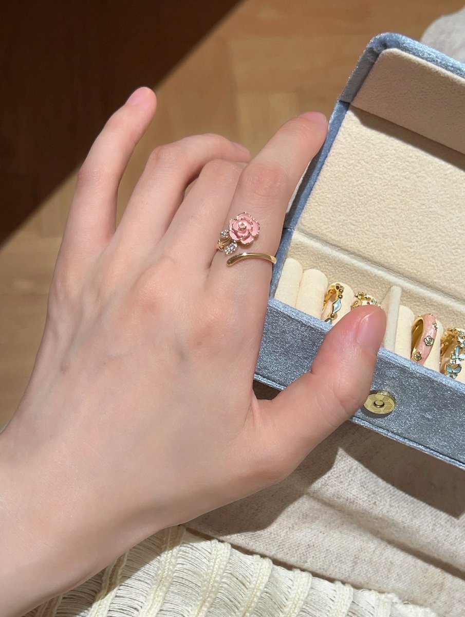 jacfkpot's tweet photo. seneng banget bisa nemu cincin cantik kaya gini, LOOK NYA AESTHETIC PARAH https://t.co/hfuO6ecFj5