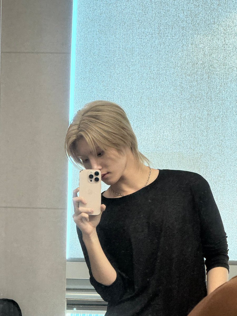 _cheriaan's tweet photo. 와 잠깐만 여자 심장마비 옴 https://t.co/kHWhhkj5bi