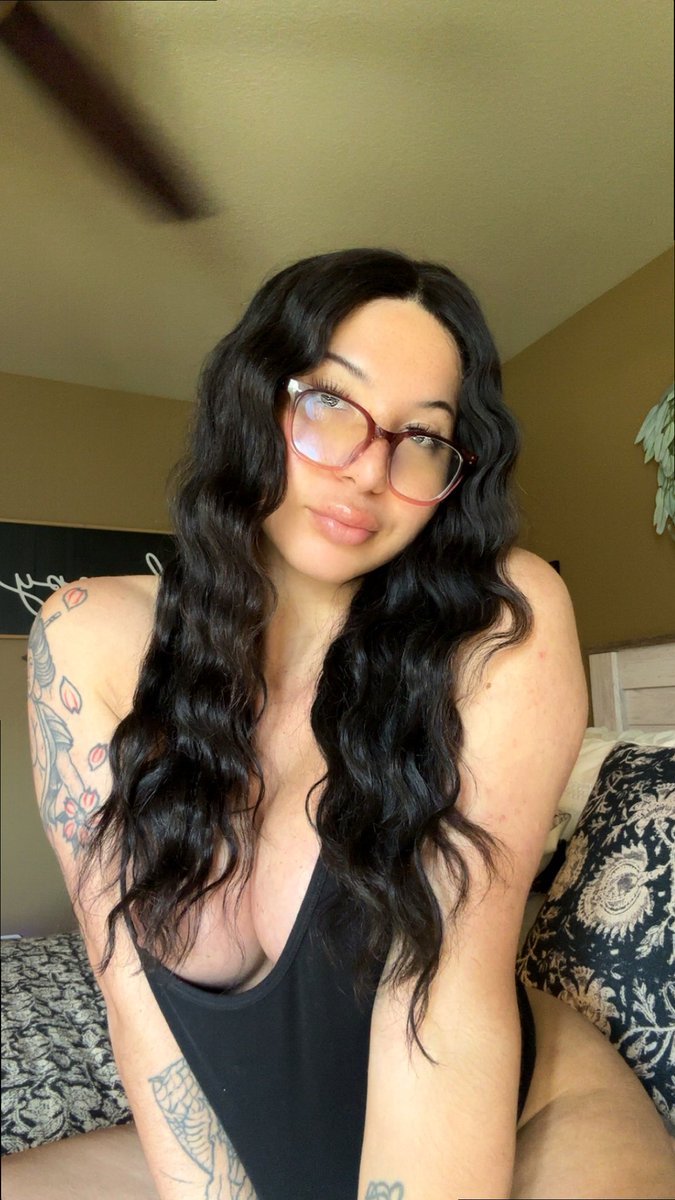 delaneycrossa's tweet photo. Am I making you curious? ☺️ https://t.co/XiQJE2ygdX