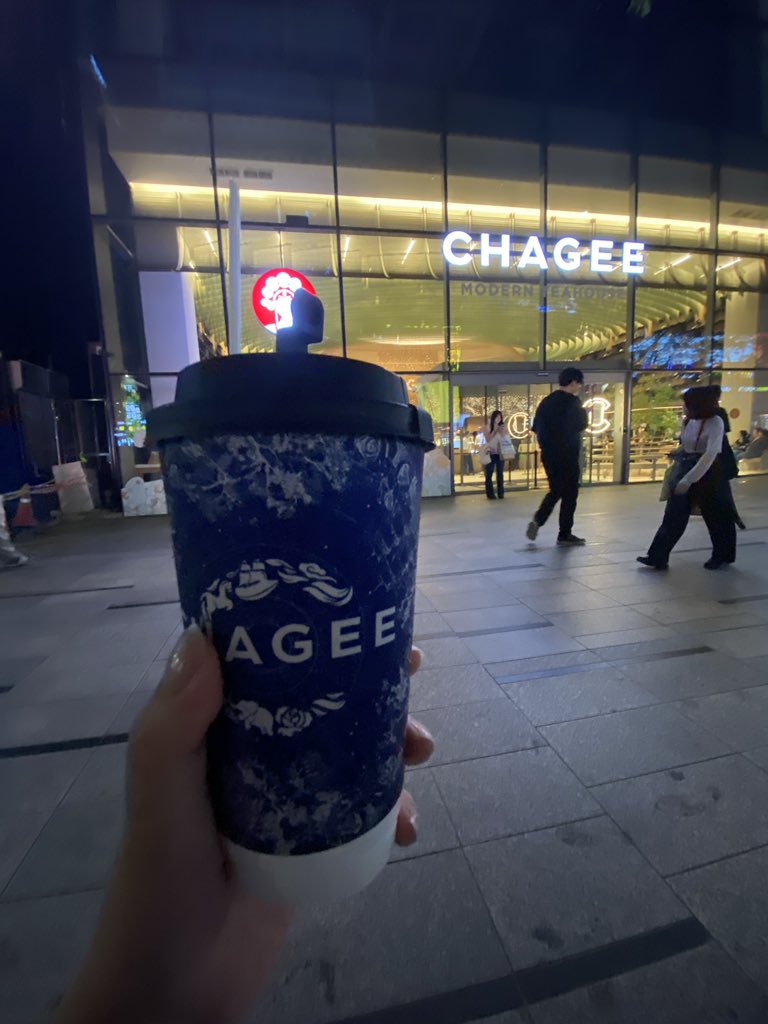 cherryO823's tweet photo. ㄴ 이 남자가… 내 츄파춥스를 먹어버려슴🫡
 나 그냥 밀크티만 마셔야겠어요 ㄱ https://t.co/Tag1Hwm6Ky