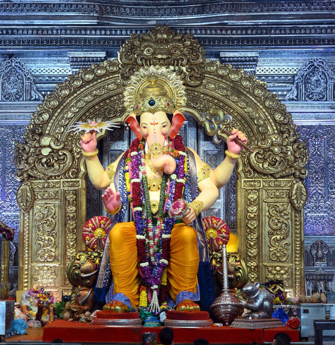 LalbaugchaRaja's tweet photo. लालबागचा राजा 2026 I पितांबर 

Click here for YouTube live : 
https://t.co/6UwvklTXYX 

*लालबागचा राजा 2026* चे ॲानलाईन दर��शनाचे थेट प्रसारण भाविकासाठी मंडळाच्या अधिकृत युट्यूब, फेसबु��, इन्स्टाग्राम, वेबसाईट आणि मोबाईल अँप या समाजमाध्यमांवर  पाहता येईल.

यूट्यूब चॅनल: 
https://t.co/7LijdscRxR

फेसबुक पेज: 
https://t.co/H12Gdxgn76

इन्स्टाग्राम अकाऊंट: 
https://t.co/yk9rAyitAH 

X (पूर्वीचे ट्विटर) अकाऊंट: 
https://x.comlalbaugcharaja

वेबसाइट: 
https://t.co/RWtzrYqAIR 

Android अँप : 
https://t.co/cOAGdRKCWx

IOS अँप : 
https://t.co/d8d3lhgh8F

#lalbaugcharaja