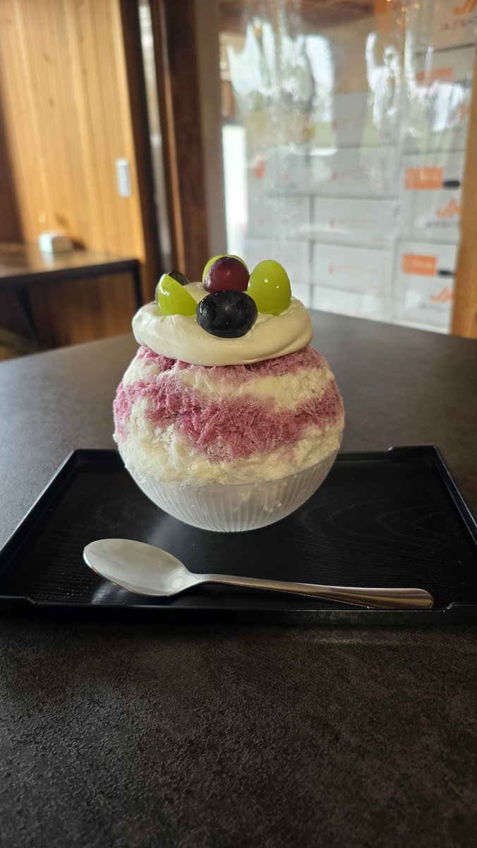 03110615kuro's tweet photo. #古民家かき氷雪みるく
笠間の栗のモンブラン
3種のぶどう杏仁
久しぶりに雪みるくさんへ🍧10時の予約だったので8時30過ぎに出発🚗💨
大好きな栗と好きな3種のぶどうで秋を感じる味覚氷🍧🌰🍇美味しい😋
帰りに焼き栗とシャインマスカット、みかんを購入👏かき氷で食べたシャインマスカットが甘かった https://t.co/XyvioNgCkh