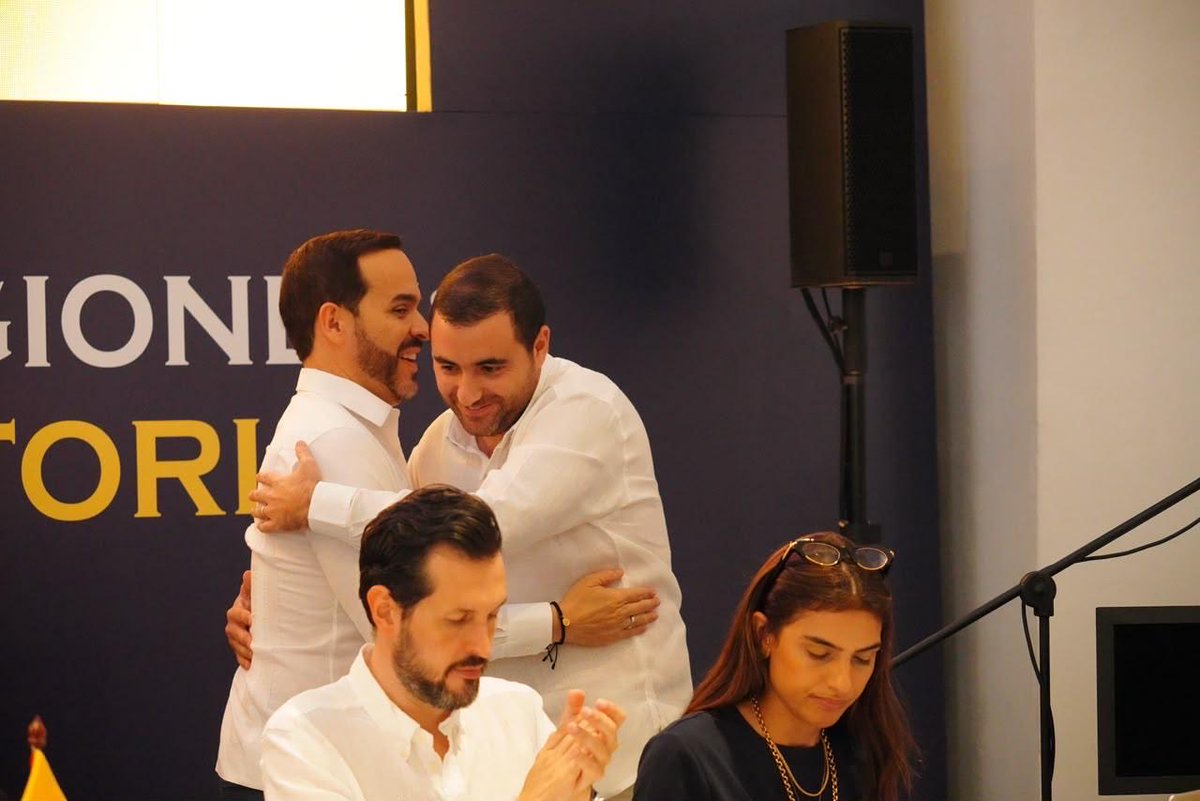 GobDeBolivar's tweet photo. $1,8 billones en compromisos para Bolívar.

En el encuentro de empalme regional, el Gobierno Nacional priorizó inversiones en agua, vivienda, salud, vías, energía y turismo, incluyendo el Canal del Dique, vías del sur de Bolívar, puentes estratégicos y mejoramientos de vivienda. https://t.co/N3nm6n6ycm