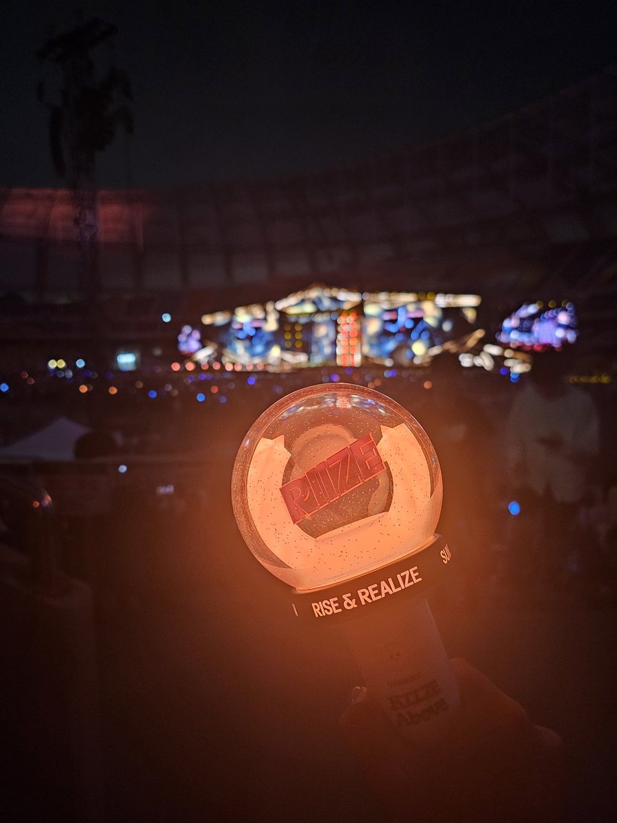 s_eonri_ze's tweet photo. 아ㅠㅠㅠㅠ 막둥이 체력 이슈로 올해의 아티스트 상 받는 것만 보고 나왔는데
이제서야 라이즈 대상 확인...

올해 세상 억울한 순간이 될 거 같아요ㅠ
라이즈 대상 현장에서 같이 있을 수 있었을텐데..
(근데 현장에서 봤으면 울었을 것 같긴 해)

몰라 라이즈 대상 축하해!! 진짜 사랑하고ㅠㅠ🧡 https://t.co/i1gxQ9zD6j