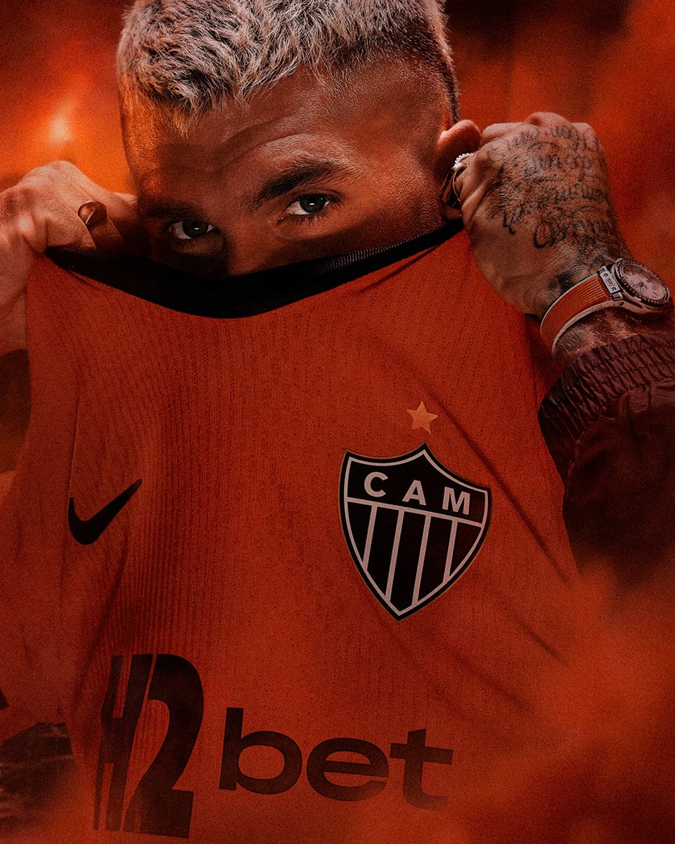 Atletico's tweet photo. Dia levar a doideira da rua de fogo pra dentro de campo 🔥
 
Hoje estreamos nossa nova Camisa III.

Disponível em https://t.co/OJgUB8r6Q2 e nas unidades da @LojaDoGalo! 🔥 https://t.co/yzZmMP2H2h