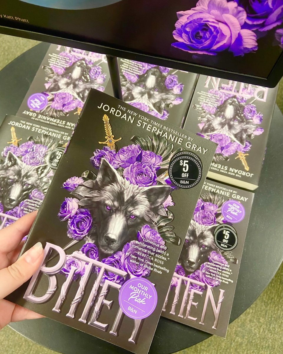 JanisAndreluy9's tweet photo. Went to the bookstore today with a friend for her birthday! I bought two volumes of Spy x Family using a $25 gift card. Here are other books that caught my eye but I skipped since I’m back in school with no time or extra money. Libby and Kindle https://t.co/OtZ3vkBShh