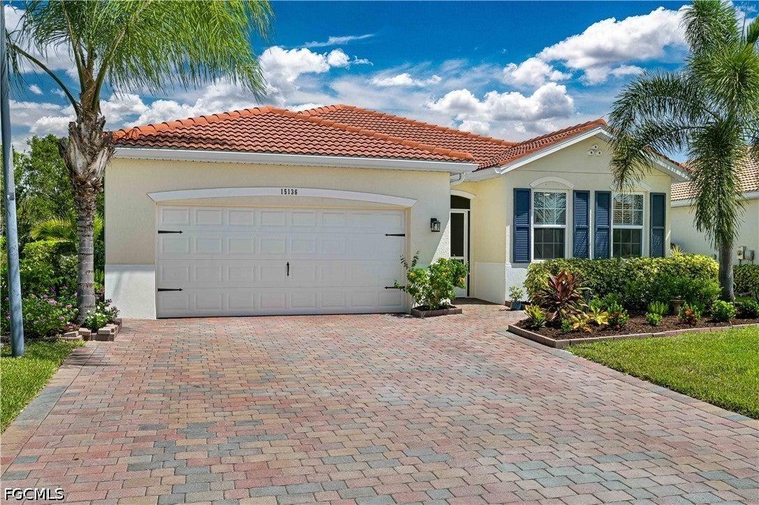 susie_eason's tweet photo. 15136 Yellow Wood Drive https://t.co/l3EBXsGXST