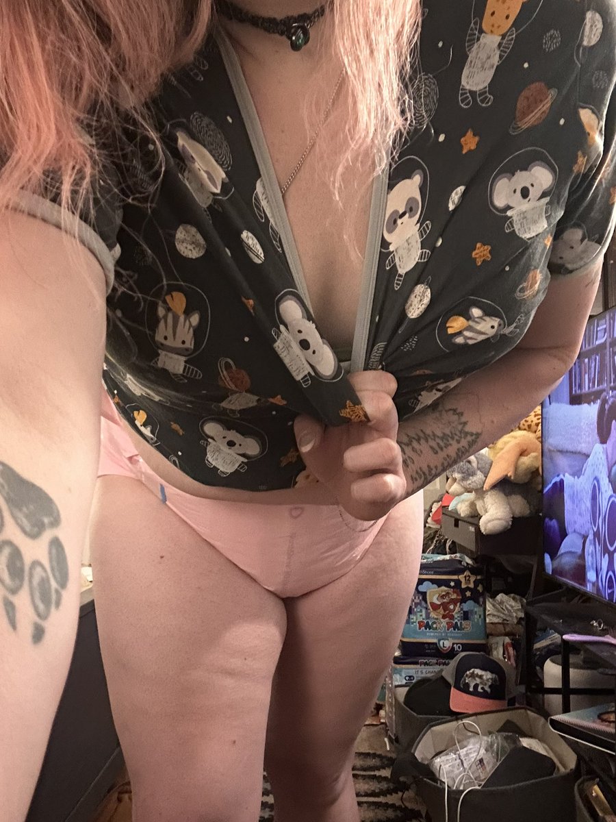 MsArborist's tweet photo. Little night turned little morning and now double diapered at work for my half day 🙈 gotta keep showing @OneLittleStoner it’s okay to not grow up and not use the potty 😋 https://t.co/uJ3mXBQ03w
