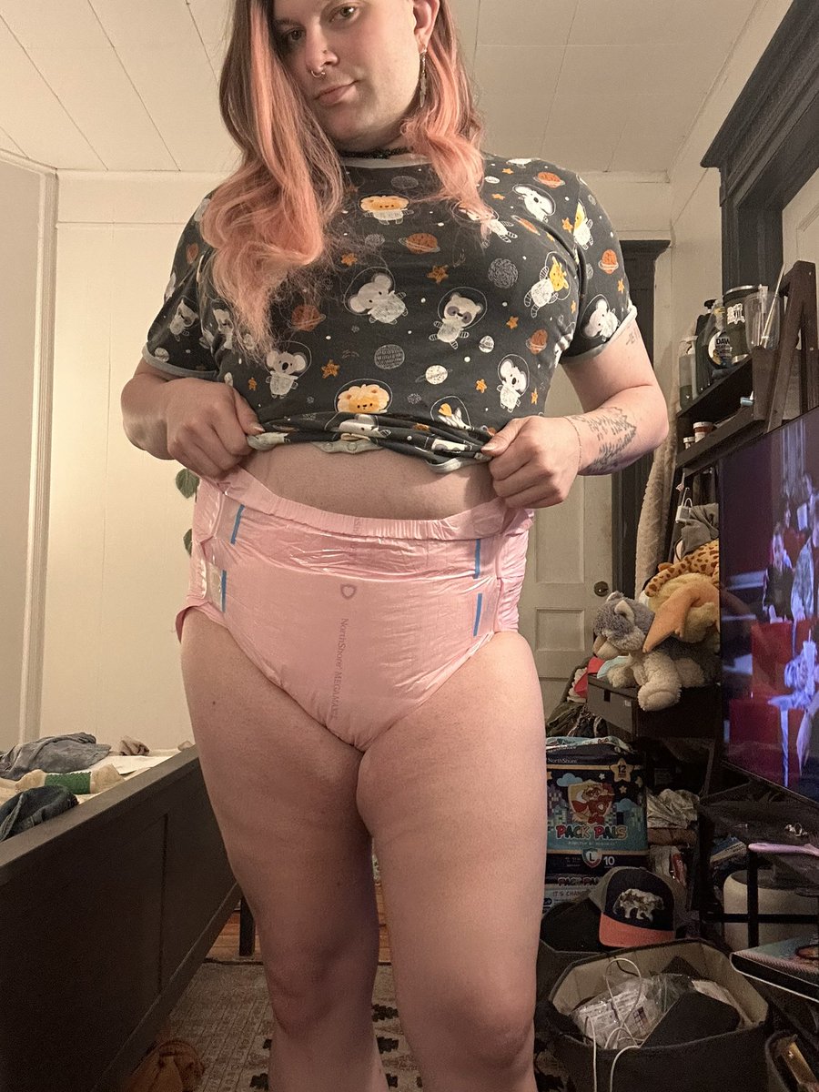 MsArborist's tweet photo. Little night turned little morning and now double diapered at work for my half day 🙈 gotta keep showing @OneLittleStoner it’s okay to not grow up and not use the potty 😋 https://t.co/uJ3mXBQ03w