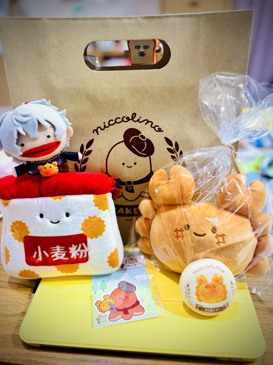 na_jatan's tweet photo. にっこりーノ行って来た🙌
ベーカリーは初めてだから嬉しかったー。
缶バも狙ってたカニのぱんで大満足💯
秋涼のパン祭り
#ぱぺごな写真部 https://t.co/ymhGw6NLoM