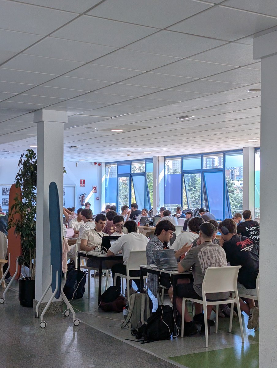 FranJAndreo's tweet photo. ⚠️Hackers trabajando⚠️
@hackspain26 https://t.co/4eFyOOmG4C