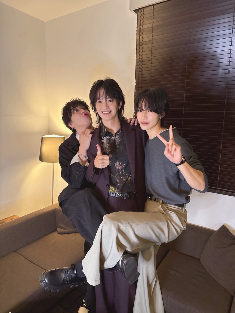 kento_leo9's tweet photo. 『小野健斗BirthdayEvent2026』終わりましたー👍
今回盛り上げてくれた龍星&amp; 拓希&amp;かず&amp;凌&amp;MCの小野島さんに最強の感謝を🥺
祝いに来てくれたファンの皆様も心から溢れ出るほどの最大のありがとうを🙇
37歳を生き抜くエネルギーをいただき、これから作品を通して恩返しさせてください😌次は新テニで🎾 https://t.co/IQPLKCcw7J