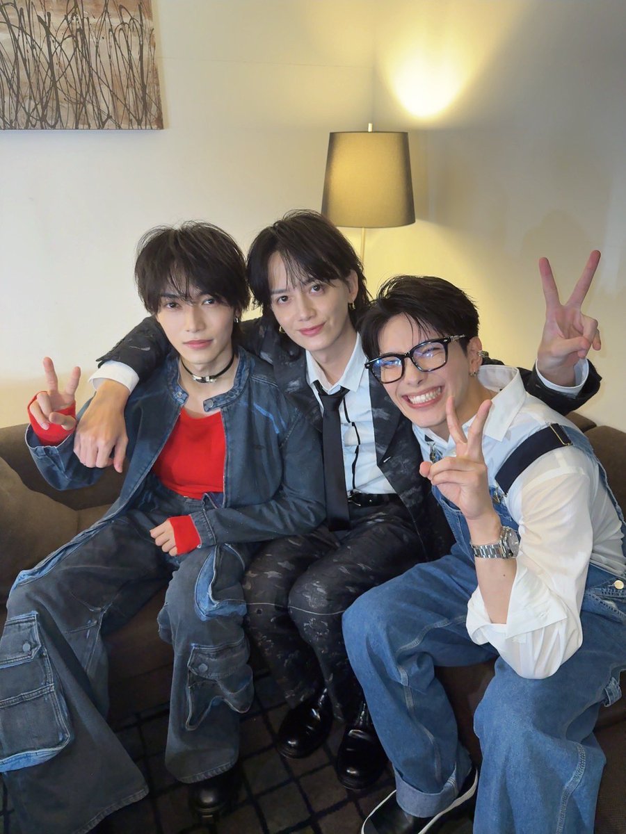 kento_leo9's tweet photo. 『小野健斗BirthdayEvent2026』終わりましたー👍
今回盛り上げてくれた龍星&amp; 拓希&amp;かず&amp;凌&amp;MCの小野島さんに最強の感謝を🥺
祝いに来てくれたファンの皆様も心から溢れ出るほどの最大のありがとうを🙇
37歳を生き抜くエネルギーをいただき、これから作品を通して恩返しさせてください😌次は新テニで🎾 https://t.co/IQPLKCcw7J