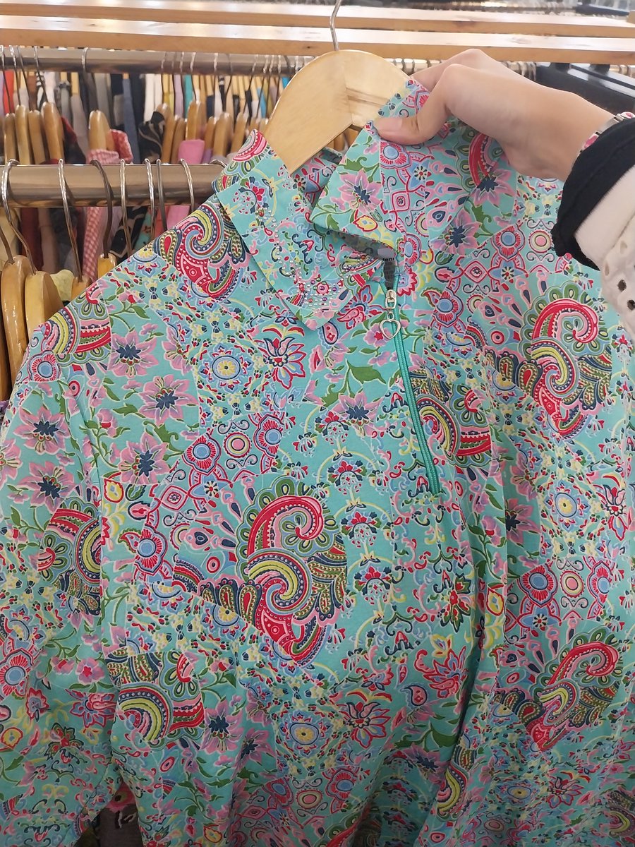 faunettefiles's tweet photo. had so much fun !

1️⃣ &amp; 2️⃣ : catch up w my friends bcs aku sudah mau pindah ke jkt 🏃🏻‍♀️💨
3️⃣ : THRIFTT!! menyesal knp aku gajadi beli 😞

★★★★☆ https://t.co/A60OfaZ6Qr