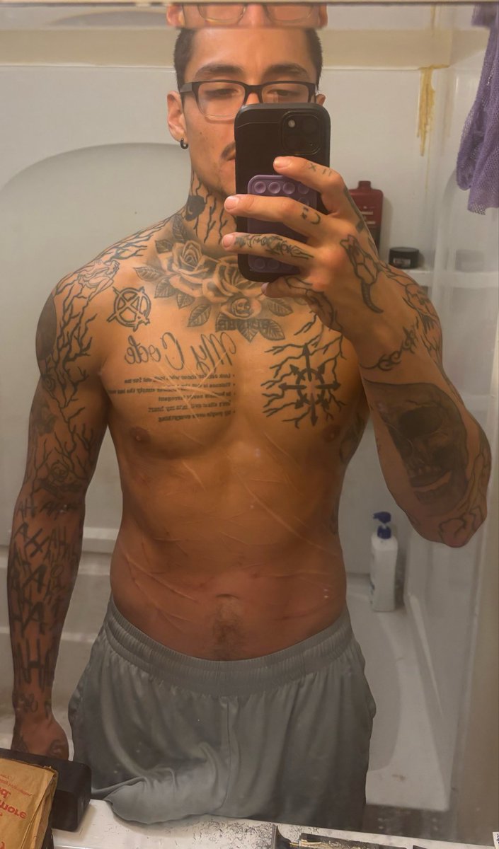 PaisanoPapi98's tweet photo. Just gunna leave this here😈👀 #tattoosandmuscles #morallygreymen #hot #spicy #sexy https://t.co/QL3nmJ8Zyi
