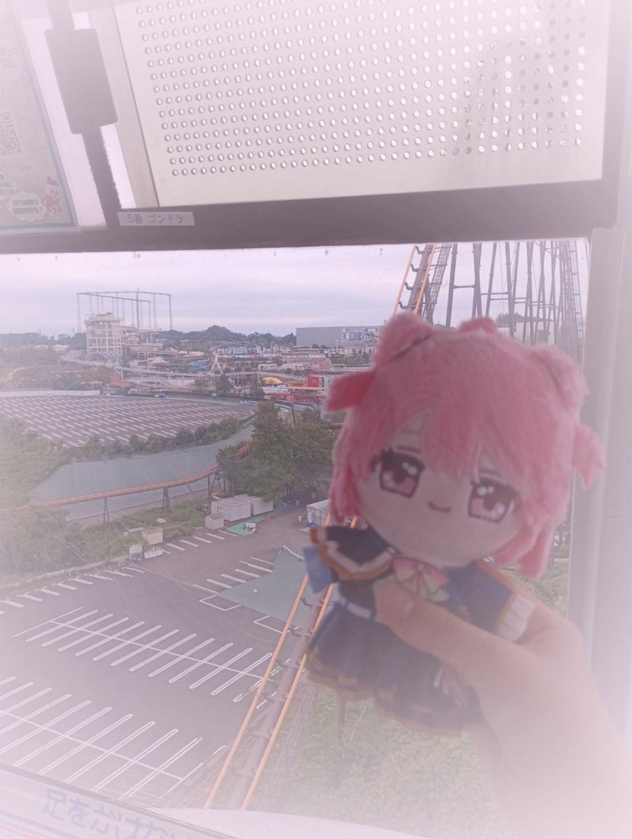 noa_9185's tweet photo. 🎀{@mumu_mumu09 さん}🎀お呼び出し失礼しますm(_ _)m
よみうりランドに行ってきました♪
いろんなところで曲が流れててすごいテンション
上がりました‼️クレープめちゃくちゃ美味しかったです🤤
のあさんのクッキー食べちゃいました🫣
旗とかパネルも可愛くてお写真たくさん撮りました❤︎
#からぴち https://t.co/dCKEks4jNl