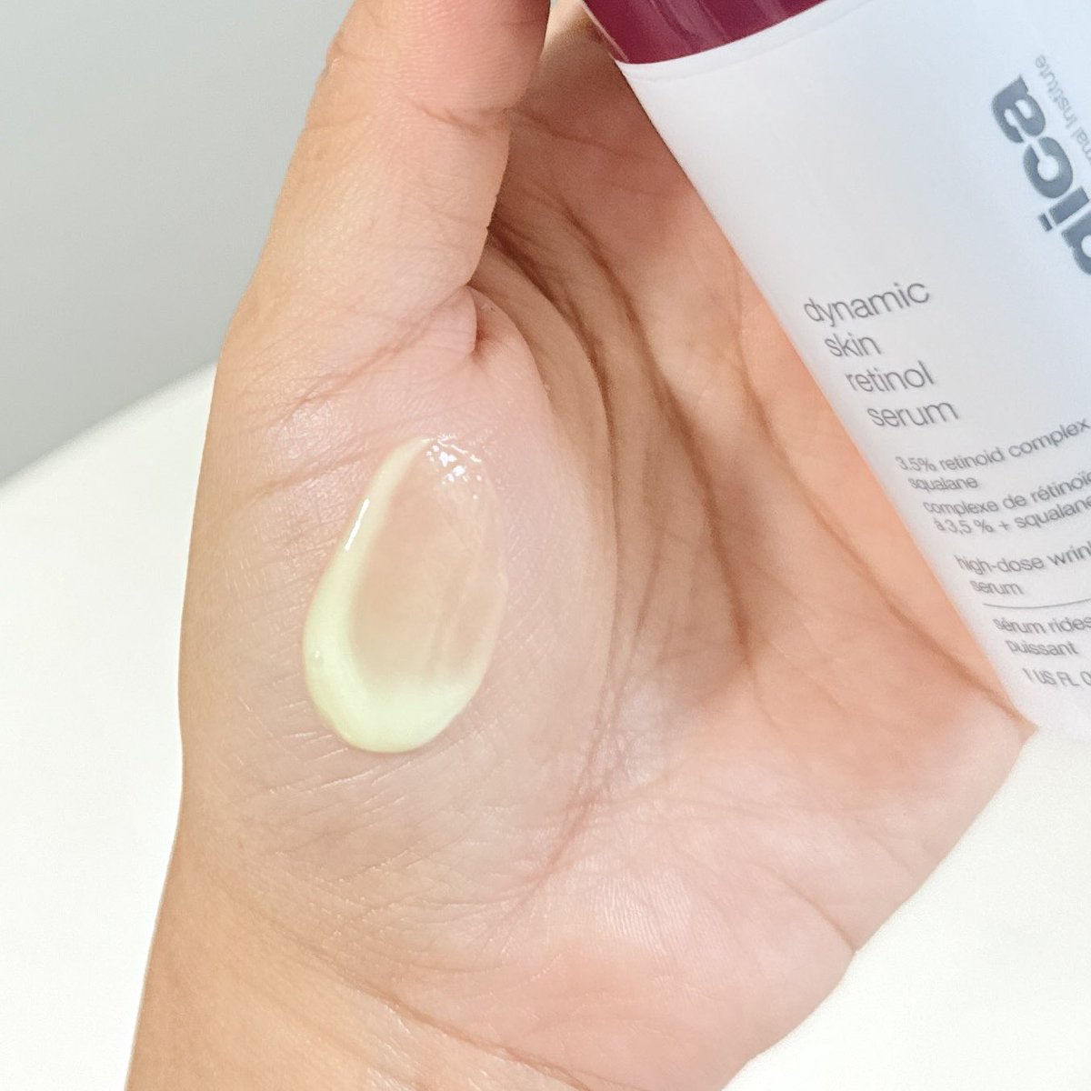 Phanbie's tweet photo. กลาสสกินสุดๆ ราคาแรงหน่อยแต่ผลลัพธ์คุ้มค่ามาก เรตินอลของ Dermalogica Dynamic Skin Retinol Serum เรตินอล 3.5% เนื้อเบามาก ช่วยเรื่องริ้วรอย เค้าใช้มาซักพักแล้ว รู้สึกผิวละเอียด เรียบเนียนขึ้น จับผิวละลื่นๆ กลาสสกินสุดๆ เลิฟฟ https://t.co/tfdLIQJcYD