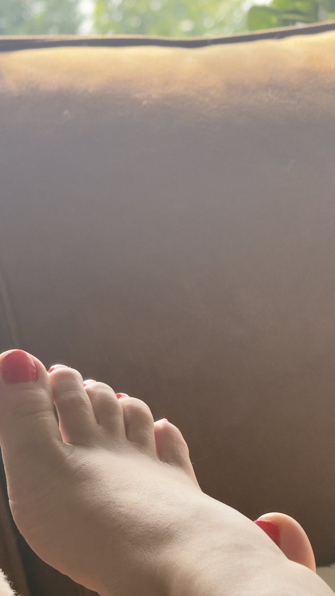 bobbyymo's tweet photo. #foot #feet #toes https://t.co/I6a2ZVRtJO