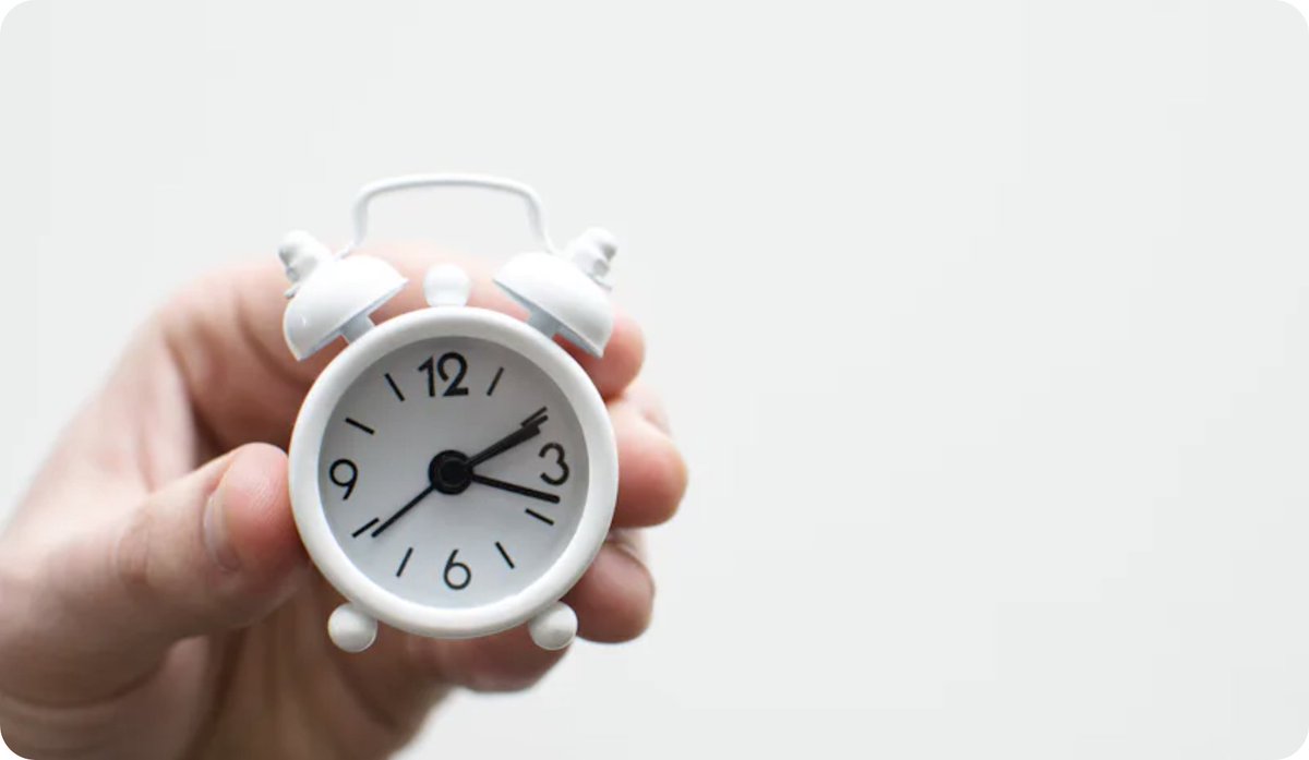 alkaa845015's tweet photo. Adjust your sleep schedule by 15 mins each day—aim for 7-8hrs nightly. Small shifts beat big changes, boost energy, and improve focus! https://t.co/v0krfy0xHj
