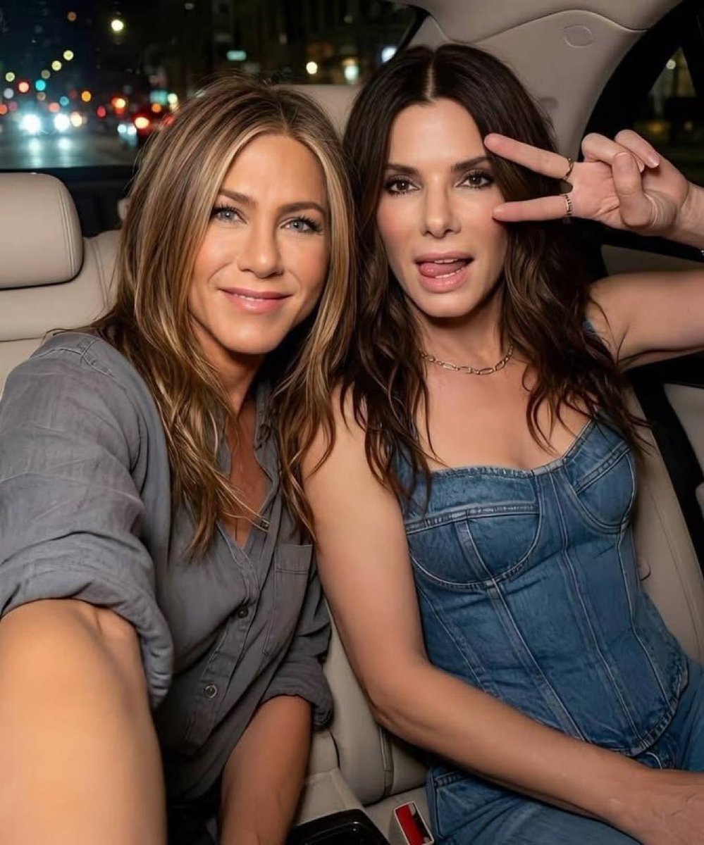 JenniferAnv's tweet photo. Do you love us both? https://t.co/eJRXJgWoSi