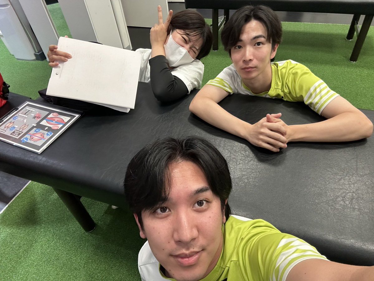 ds_yh86's tweet photo. シルバーウィーク突入🙌✨

今日の天文館店メンバーで📸

連休の方も、お仕事の方も、
皆さん良いシルバーウィークをお過ごしください😊

僕たちも元気いっぱい頑張ります💪🔥
 #細山田商 #ドクターストレッチ
 #鹿児島天文館 https://t.co/eoJWAI0JKX