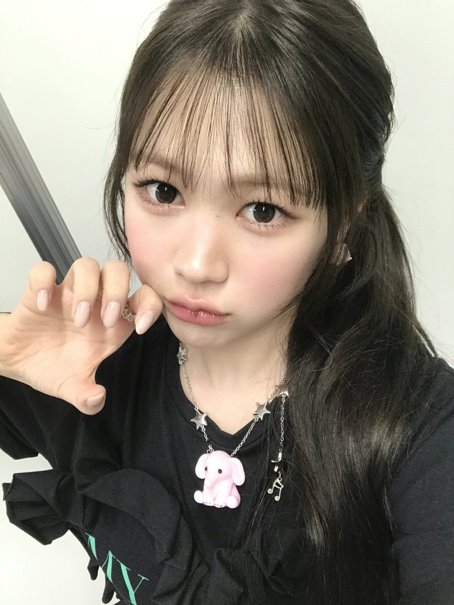 oni_0419's tweet photo. 예온이 요즘 셀카 타율 미침.. 
너무너무예뻐요 https://t.co/BU3IHepb8l