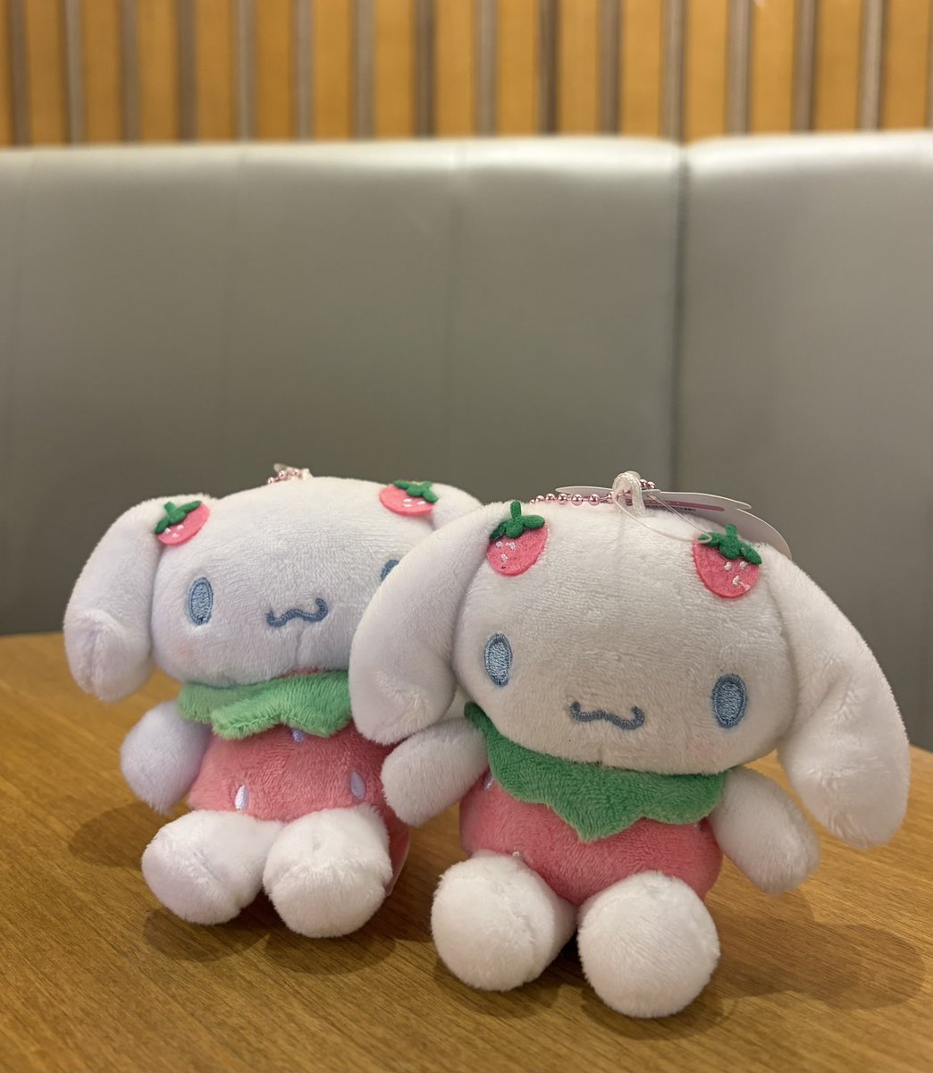 __pec1's tweet photo. 뜬금없이 인형뽑기방 들어가서
딸기거눙 두개 획득하고옴  터헣헣ㅎㅎ https://t.co/49MfQQ9wVi