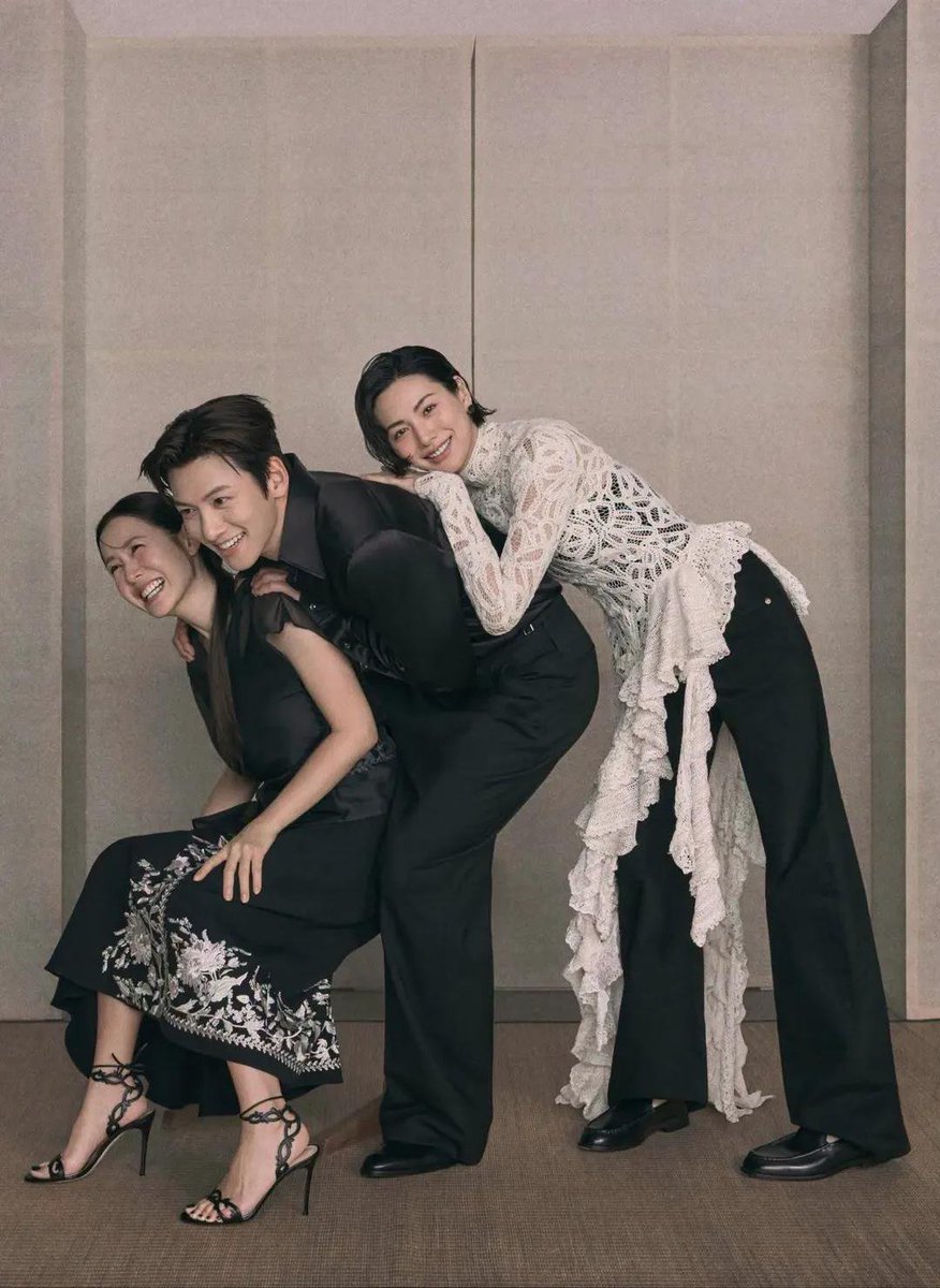 aaeify's tweet photo. The intimate scenes between Ji Chang-wook and Nana in The Scandal reportedly used body doubles, VFX and CGI.

For close-up shots, facial expressions and their chemistry, Ji Chang-wook and Nana still performed themselves. However, certain shots, including the more explicit scenes, used body doubles along with VFX/CGI to protect the actors’ privacy.

The body doubles were even listed in the credits of the final episode.

⚠️ Warning: The drama contains adult scenes. Not suitable for underage viewers.