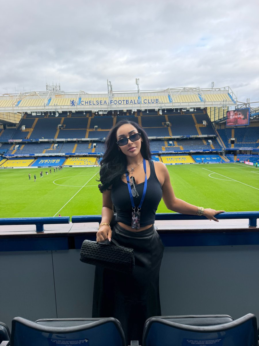 SirayahShiraz's tweet photo. Ladiessssssss at the bridge 💙 https://t.co/dSIKrJGD6H