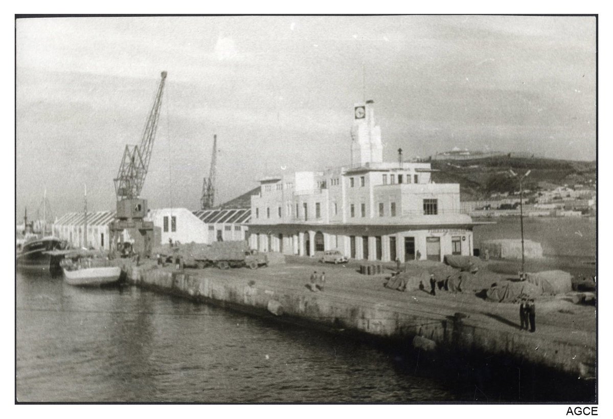 bgmps's tweet photo. Aprovecho la omnipresente y movidita coyuntura ceutí para reivindicar como se merece el edificio de la Autoridad Portuaria (Latorre, 1929).
https://t.co/PDvwBStm26 v #DocoMoMo
https://t.co/zvEKRHVcwD https://t.co/657KE7GWQj