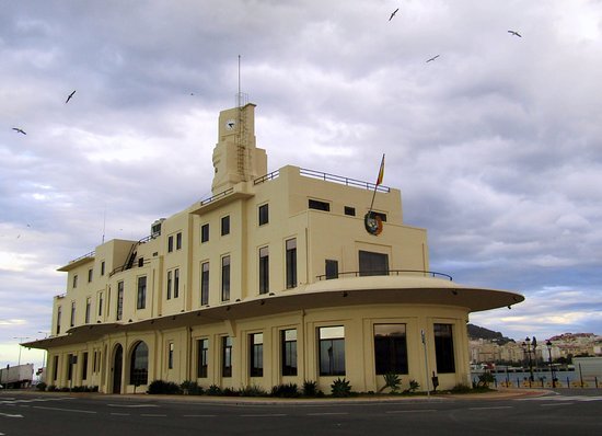 bgmps's tweet photo. Aprovecho la omnipresente y movidita coyuntura ceutí para reivindicar como se merece el edificio de la Autoridad Portuaria (Latorre, 1929).
https://t.co/PDvwBStm26 v #DocoMoMo
https://t.co/zvEKRHVcwD https://t.co/657KE7GWQj