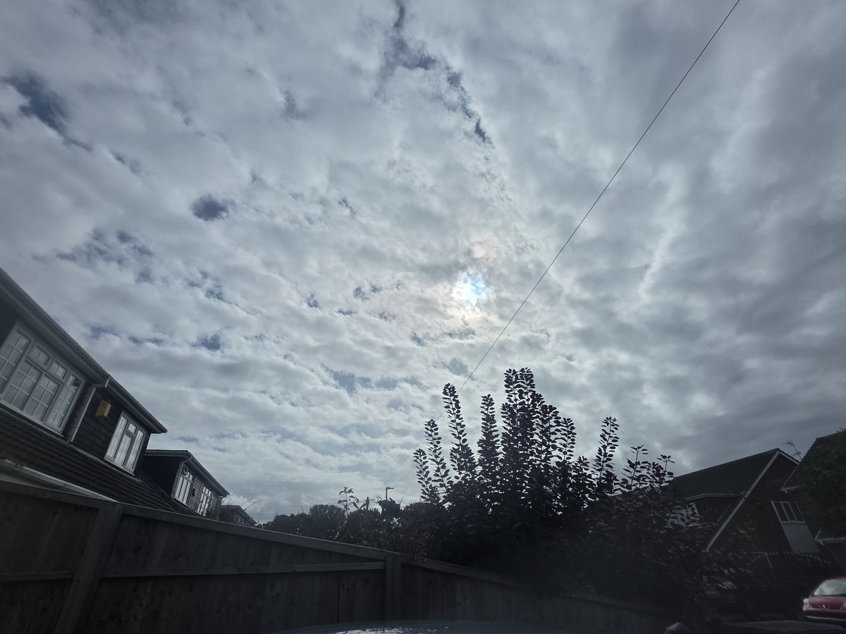 MarkRogers55808's tweet photo. And now the sky looks like this after the spraying https://t.co/oIVgYLYKOk