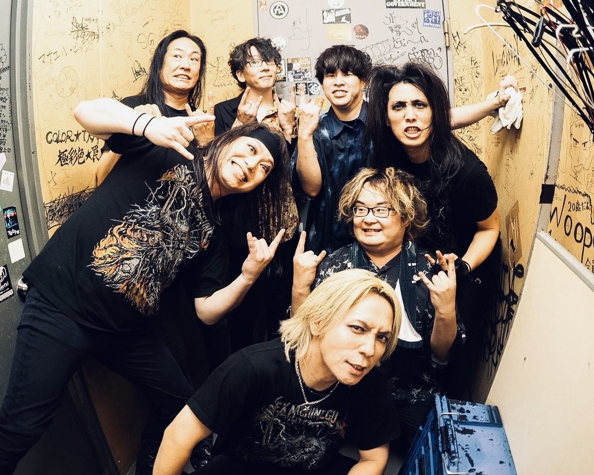 smgfire's tweet photo. 【 御礼 】

鴉 vs SEX MACHINEGUNS
@秋田Club SWINDLE

本日も無事、完全燃焼です。
秋田 ありがとうございました！

呼んで頂きありがとうございます。
明日の酒田編も燃やします。
お楽しみに！
HEAVY METAL🐦‍⬛🔥

( Photo by @taseyuya ) https://t.co/UyhdAmoFLo