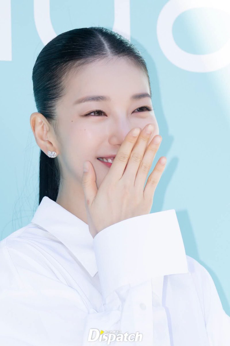 MyKoreanDramaID's tweet photo. Suzy shines as the ultimate pure white goddess!

#Suzy #BaeSuzy https://t.co/rUP5wLrBZy