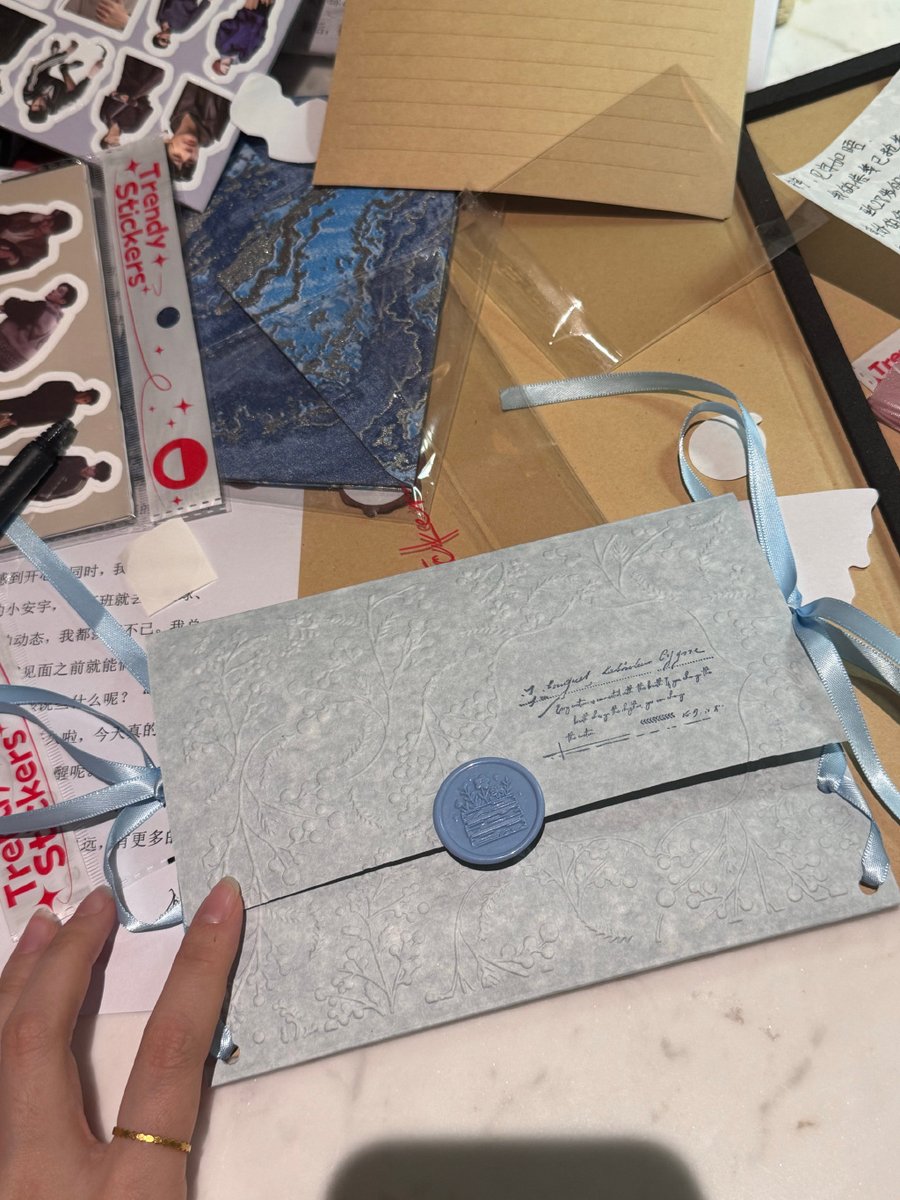 pipkb590505's tweet photo. Missing my person across the miles—just sent their favorite snack with a tiny handwritten note: “Counting down the days till we’re side by side.” https://t.co/7OW0xzm7Av