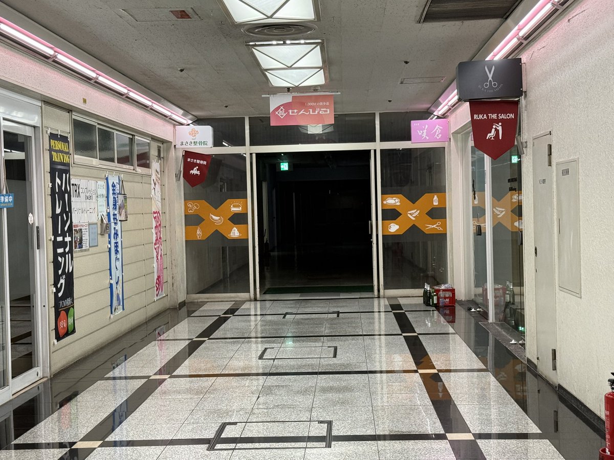 kabosu905's tweet photo. 仕事終わりに散歩してたら
先が真っ暗で良い感じだったので
AIで遊んでた https://t.co/bCgIJmC2Bz