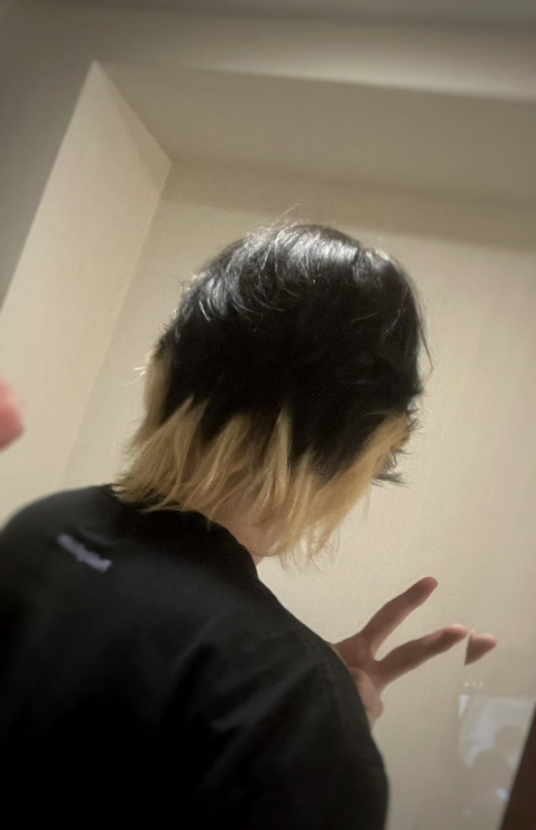 natsuki_rui's tweet photo. あもぴ福岡ありがとー！！
めっちゃ楽しかったぞー！

金髪ぴょんになりました🐇

もつとごまさば最高！
乾杯🍻
#あもんぴーず https://t.co/T0jYJFwdom