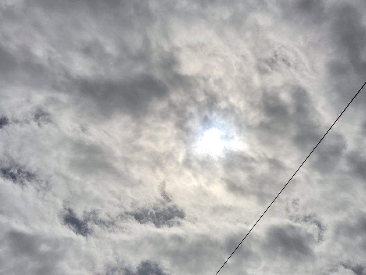 MarkRogers55808's tweet photo. And now the sky looks like this after the spraying https://t.co/oIVgYLYKOk
