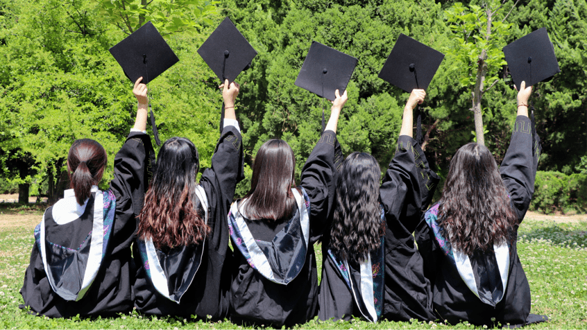 softv505484's tweet photo. Graduation check  Wearing the cap u0026 gown, hugging friends, and chasing the next adventure—this chapter’s closed, but so many amazing stories await. https://t.co/aRIZyliV3T