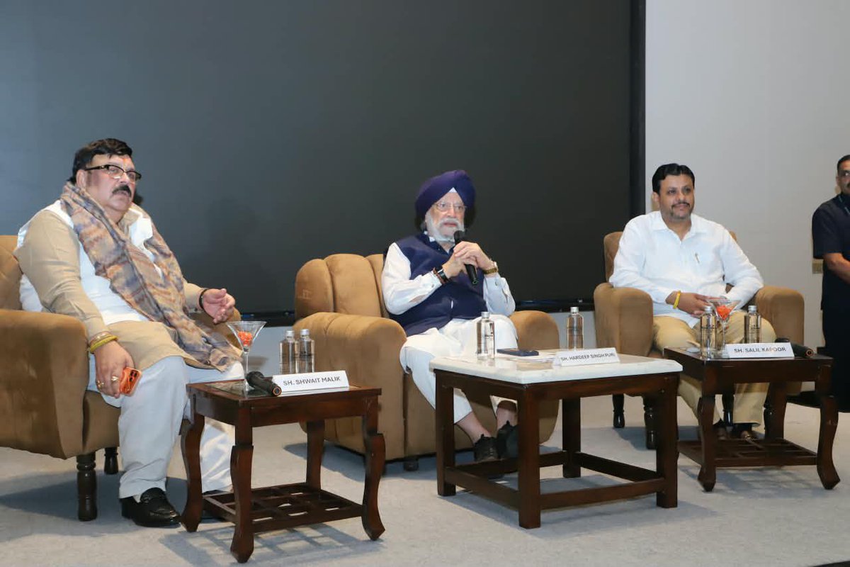 HardeepSPuri's tweet photo. Interacted with businessmen, entrepreneurs and professionals at an event in Sri Amritsar Sahib today and discussed the problems and challenges they are facing. Their insights are important as we work towards a stronger and more vibrant economy. https://t.co/NfegKqLBq5